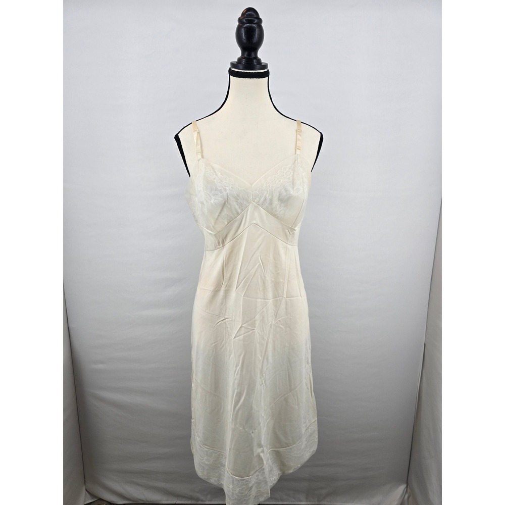 Vanity Fair Vintage Cream Antron Nylon Full Slip Lace Trim Size 36 1360